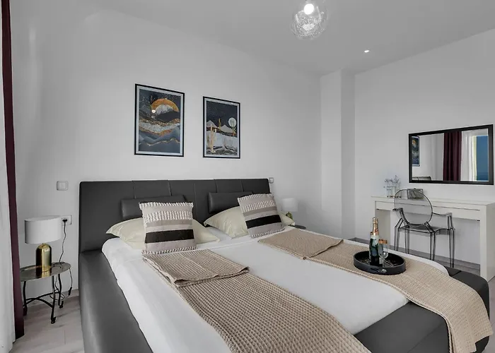 Inmitten Der In Ruhiger Lage By Interhome Makarská