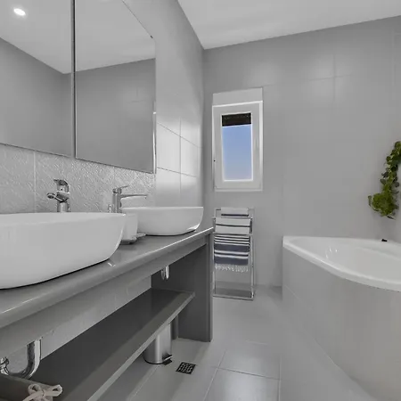 Inmitten Der In Ruhiger Lage By Interhome