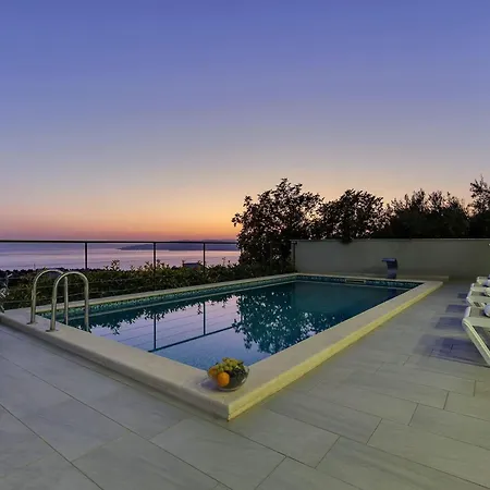 Inmitten Der In Ruhiger Lage By Interhome Casa vacanze Makarska